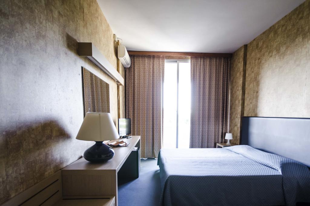 Grand Hotel Helios Tarquinia Buitenkant foto